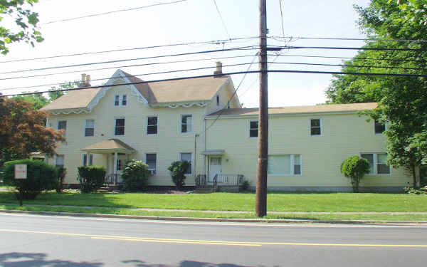 24240 W Main St in Columbus, NJ - Building Photo