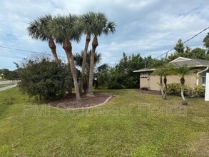 141 W Perry Ln in Englewood, FL - Building Photo - Building Photo