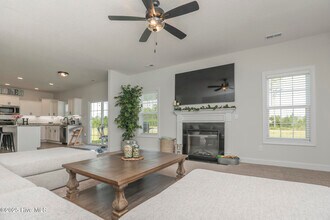 772 Secession Ln in Jacksonville, NC - Building Photo - Building Photo