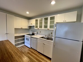 3950 96th Ave SE in Mercer Island, WA - Building Photo - Building Photo