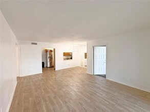 8213 Sun Spring Cir, Unit 31 in Orlando, FL - Building Photo - Building Photo