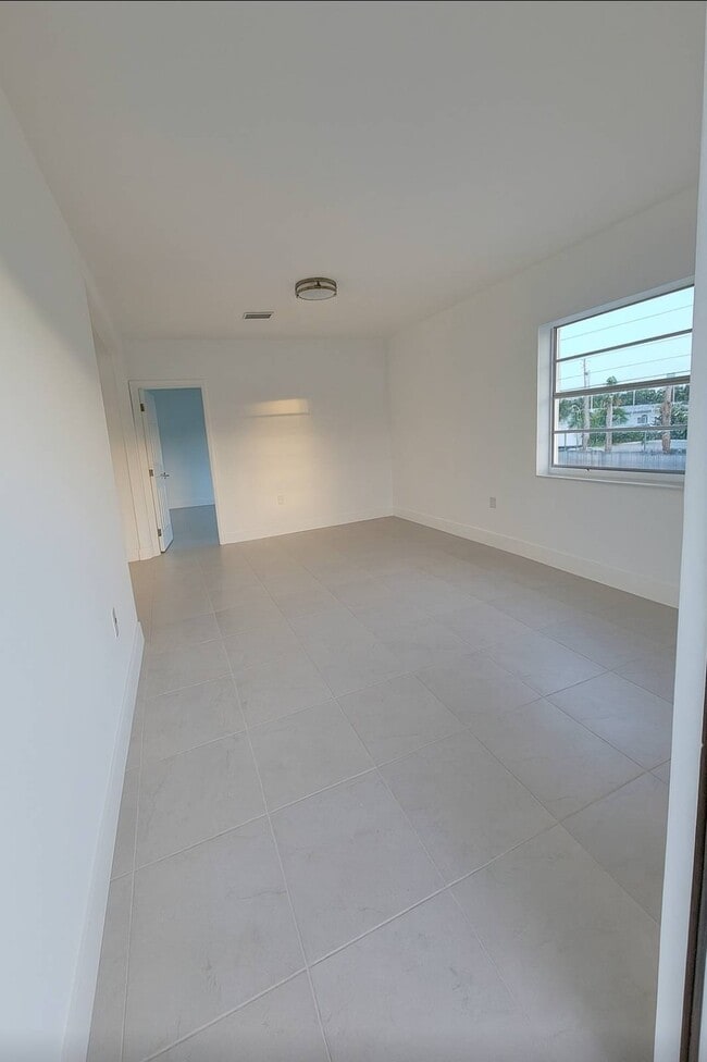 2311 NW 14th St in Miami, FL - Building Photo - Building Photo