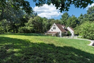 606 Springs Rd in Bedford, MA - Building Photo - Building Photo