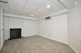 2106 West St, Unit Lower Level in Munhall, PA - Foto de edificio - Building Photo