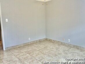 4949 Hamilton Wolfe in San Antonio, TX - Building Photo - Building Photo