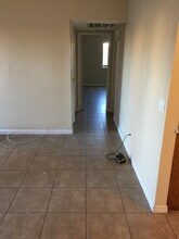 1372 Pattee Cir, Unit B in Las Vegas, NV - Building Photo - Building Photo