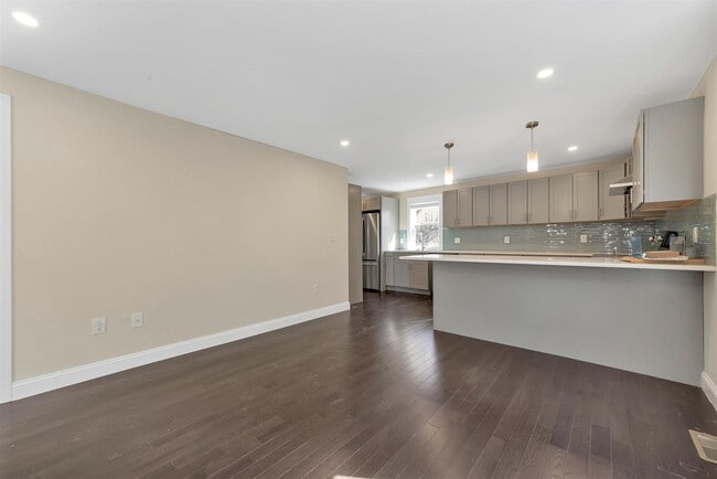 43 Wright Ave, Unit 1 in Medford, MA - Foto de edificio - Building Photo