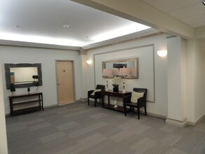 537 Congress St, Unit 306 in Portland, ME - Foto de edificio - Building Photo