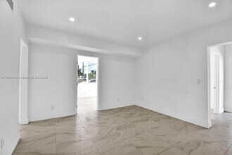 3025 NW 8th Ave, Unit 1 in Miami, FL - Foto de edificio - Building Photo