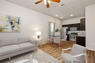 14 Taylor St in Mission, TX - Building Photo - Building Photo