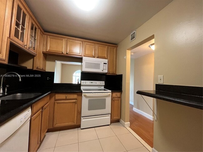 4324 NW 9th Ave in Deerfield Beach, FL - Building Photo - Building Photo