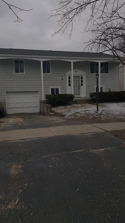 336 Cheswick Rd in Holland, OH - Building Photo