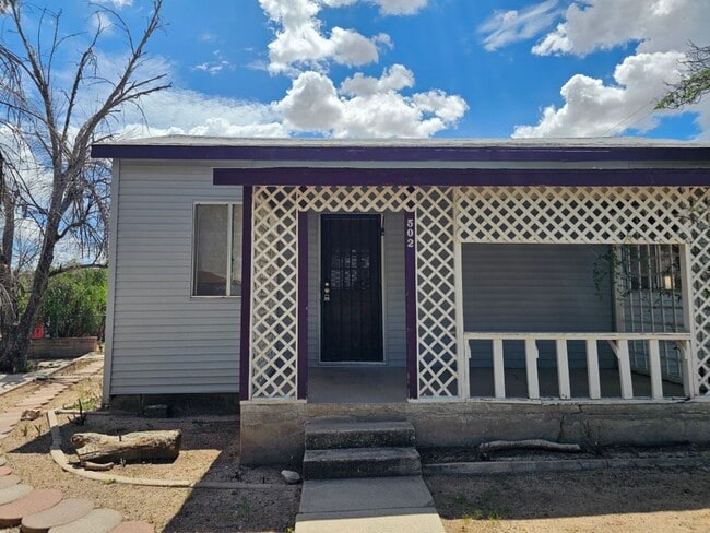 property at 502 E 7th St