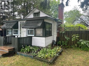 3852 Roxborough Ave in Fort Erie, ON - Building Photo - Building Photo