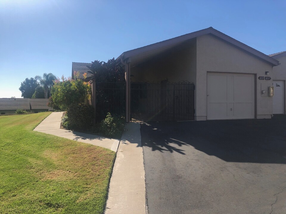 1039 Eider Way in Oceanside, CA - Building Photo