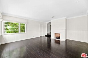 9233 1/2 Doheny Rd in West Hollywood, CA - Building Photo