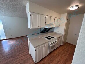 1515 NE Hale Pl in Gresham, OR - Building Photo - Building Photo