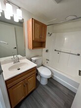 7300 W Dean Rd in Milwaukee, WI - Foto de edificio - Building Photo
