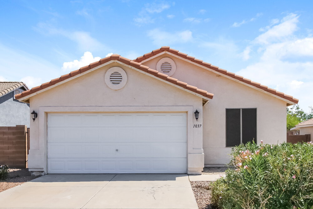 1037 W 7th Ave in Apache Junction, AZ - Building Photo