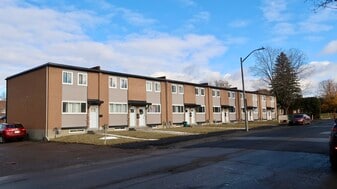 381 Presland Rd in Ottawa, ON - Building Photo