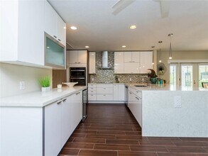 2319 NE 16th Ave in Wilton Manors, FL - Building Photo - Building Photo