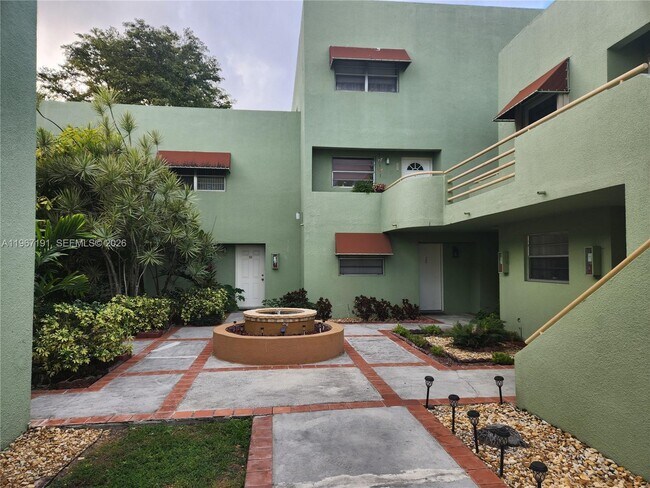 11011 NW 7th St in Miami, FL - Building Photo - Building Photo