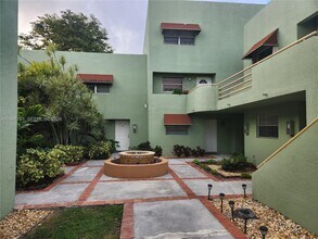 11011 NW 7th St in Miami, FL - Building Photo - Building Photo
