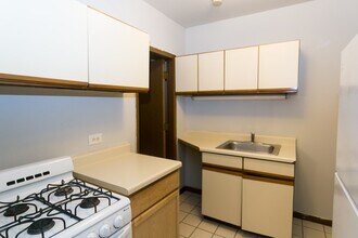 826 W Cornelia Ave in Chicago, IL - Building Photo - Building Photo