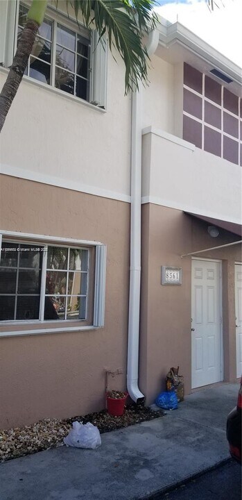 8561 SW 109th Ave in Miami, FL - Building Photo
