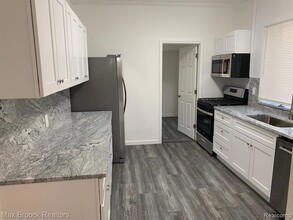 757 Harris Ave in Troy, MI - Building Photo - Building Photo