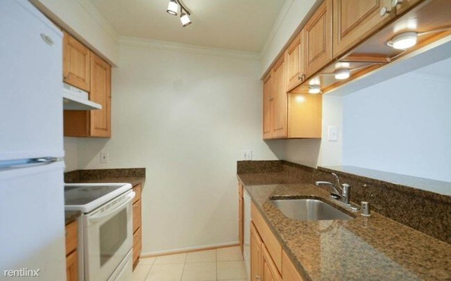3313 Wyndham Cir-Unit -Apt 2209 in Alexandria, VA - Building Photo - Building Photo