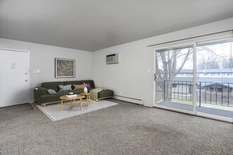 The Pointe at Cherry Hill in Westland, MI - Building Photo - Building Photo