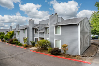 Cascade Crest Condominiums in Vancouver, WA - Building Photo - Primary Photo