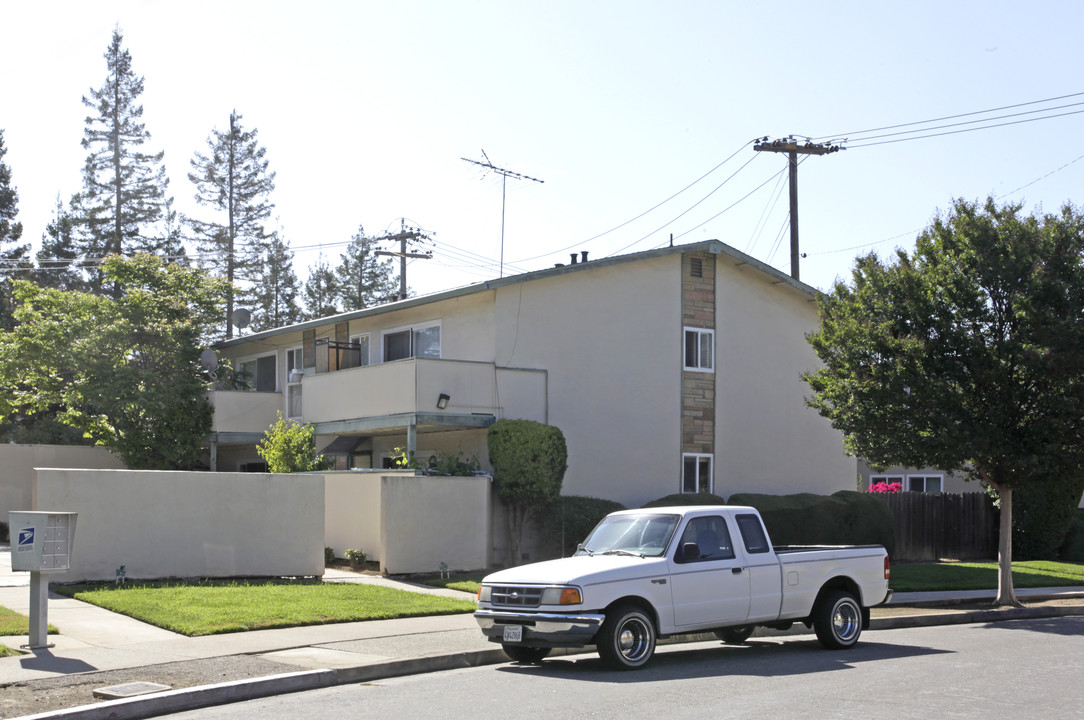 10216-10218 Park Cir E in Cupertino, CA - Building Photo