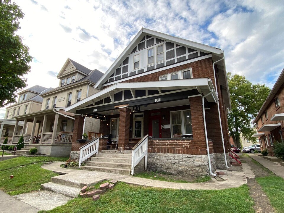 33 W 10th Ave in Columbus, OH - Building Photo