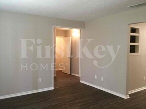 501 Curtis Pl in Grand Prairie, TX - Building Photo - Building Photo