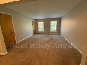 2212 Steier Ln in Louisville, KY - Building Photo - Building Photo