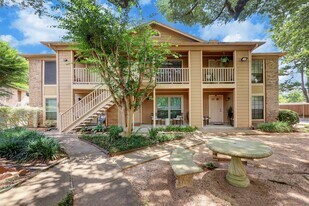 1311 Antoine Dr in Houston, TX - Building Photo