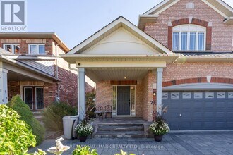 21 Brooks Ave in Aurora, ON - Building Photo - Building Photo