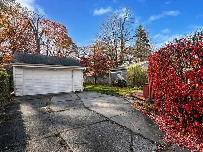 2205 Keystone Rd in Parma, OH - Foto de edificio - Building Photo