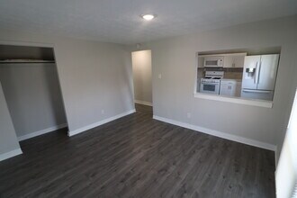 319 N Huntington St, Unit Upper in Medina, OH - Foto de edificio - Building Photo