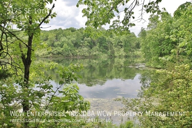 property at 5125 SE 10th St