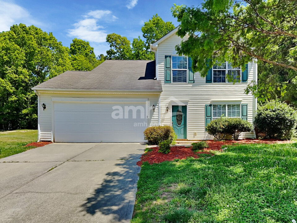 1002 Finley Ct in Indian Trail, NC - Building Photo