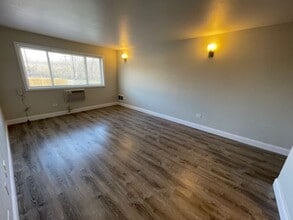 517 S Milwaukee Ave in Wheeling, IL - Building Photo - Building Photo