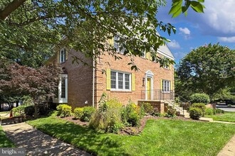 6572 Flagmaker Ct in Falls Church, VA - Building Photo - Building Photo