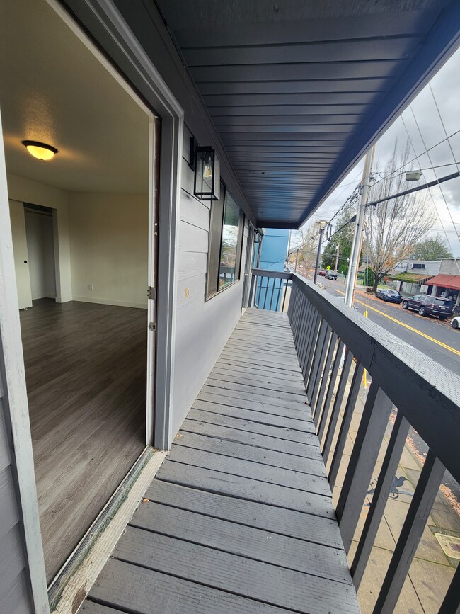 1907 Main St, Unit Apt 2 in Washougal, WA - Foto de edificio - Building Photo