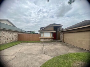 7831 Redgate Cir in Houston, TX - Building Photo - Building Photo