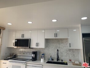 4265 Marina City Dr in Marina Del Rey, CA - Building Photo - Building Photo