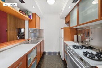 118 E 60th St in New York, NY - Building Photo - Building Photo