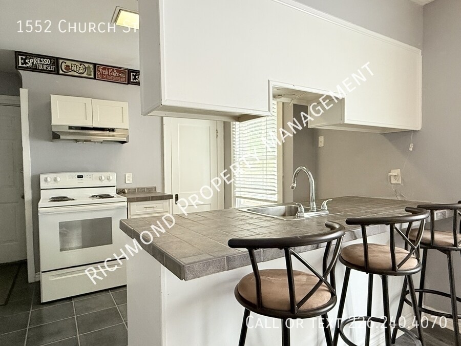 1552 Church St in Windsor, ON - Building Photo